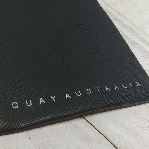 Quay Australia Textured Faux Leather Sunglasses Case - Picture 2 of 4